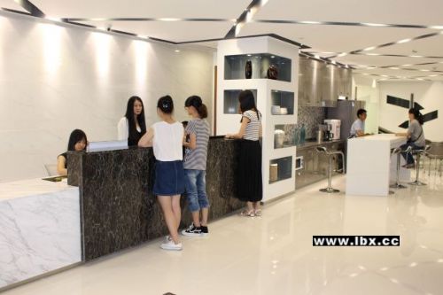 月租399，企業(yè)輕松擁有專(zhuān)業(yè)商務(wù)服務(wù)